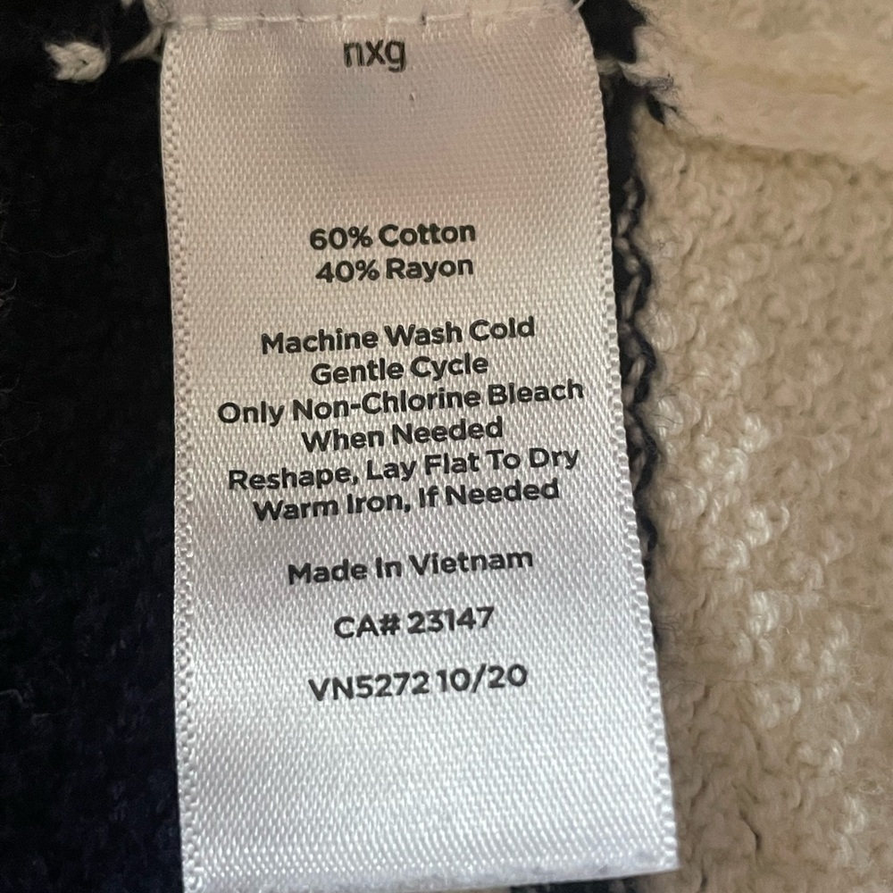 Talbots cream and black sweater - Picture 4 of 5